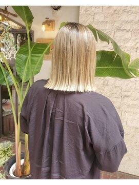 トリコ ヘアアンドケアスペース(trico hair&care space) 切りっぱなしボブ/ホワイトブロンド/ハイトーンカラー