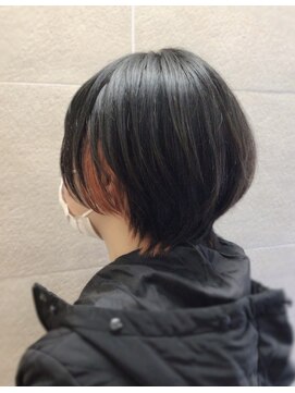 ボネッカ 鶴見(BONECCA) インナーカラー×マッシュショート　石黒聡子