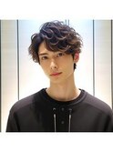 センターパートウルフカットツイストスパイラルパーマスーツ黒髪