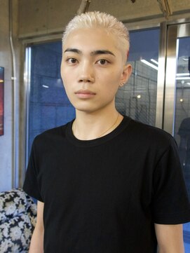 イェン(Yen.) バズカット　ブリーチデザイン　ホワイトブロンド