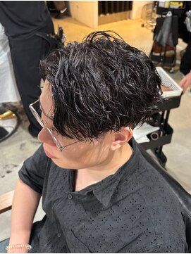 ブルニール 心斎橋(BLEUNIR) かきあげ ツイスパ 縦落ちパーマ ビジネスヘア