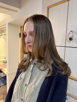 ネオリーブ チロル 横浜西口店(Neolive CiroL.) 顔まわりレイヤーカット ハッシュカット ミディアムレイヤー