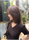 たっぷりレイヤーの大人ミディアムヘア