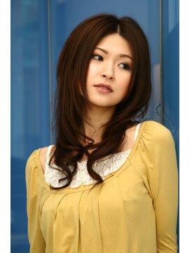 スラッシュ(Slash) ナチュラルウェーブで作るキュートスタイル