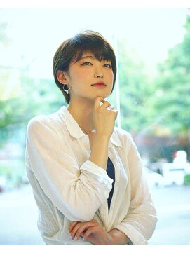 フィールエー レキシントンプラザ店(feel.a) 美フォルムでつくるショートヘア