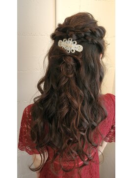 パリスパート2 ボリューム 編み込みハーフアップヘアアレンジ