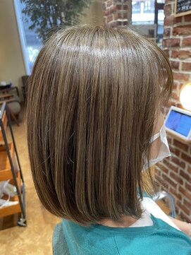 チップタップ 町田店(tip top) オリーブカラー × 白髪ぼかしハイライト