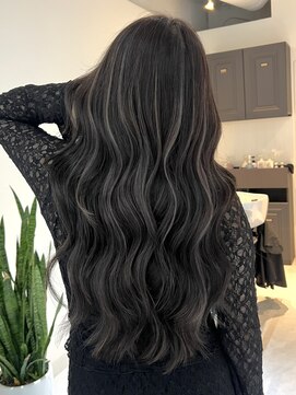 ヨロ 小岩(YOLO) ミルクティーグレージュハイライトケアブリーチレイヤーカット