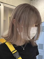 サンクプロジェクト(cinq PROJECT)&nbsp;ダブルカラーミルクティーベージュカラーショートボブブリーチ