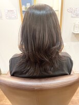 フリージア(freesia)&nbsp;30代40代50代/ふんわりミディアム/大人可愛い