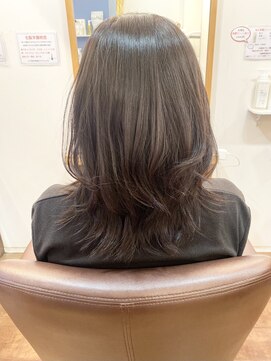 フリージア(freesia) 30代40代50代/ふんわりミディアム/大人可愛い