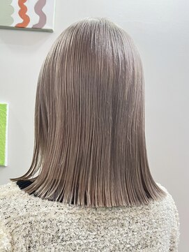 デート 下北沢(DATE) ダブルカラーミルクティーベージュカラーケアブリーチミニボブ