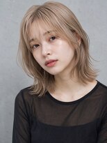 トリニティ(trinity) レイヤーウルフカット・ブリーチカラー・ミルクティーベージュ