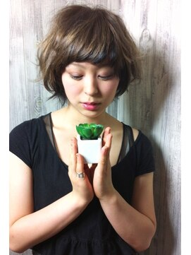 セシル 高津店(SECIL) 植物とショートヘア