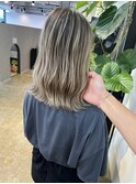 ちょっぴりスモーキーなベージュ!コントラスト バレイヤージュ