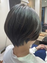 アオ(a-o) ショートボブ