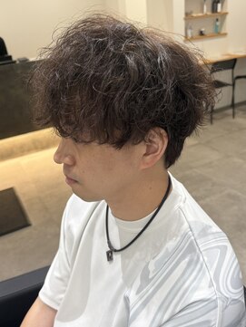 ヒュイル バイ ニアウ(Hwyl by Niau) メンズマッシュパーマシャドウパーマスパイラルパーマ刈り上げ