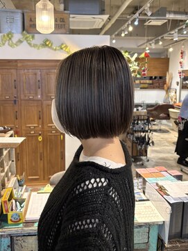 ぱつっとボブ×たっぷり細めハイライト
