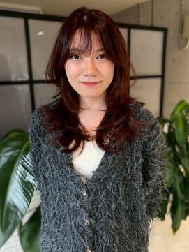 アンニュ(annuy) カシスレッド ブリーチ 顔周りカット ウルフレイヤー 20代 艶髪