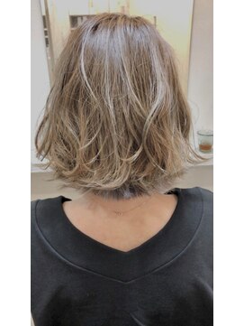 マァロ(malo.) 透け感外ハネ