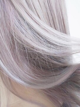 ケーツー心斎橋 クイーンズガーデン バイ ケーツー(K two QUEEN'S GARDEN by K two) 透明感ケアブリーチ*ハイトーンシルバー/心斎橋&難波&なんば