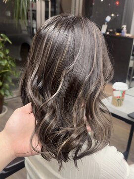 ヴィフ 大船(VIF) イメチェン/フェミニン/ダークアッシュ/ハイライトカラー/大船駅