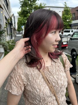 チャプター 問屋町(chapter) ケアブリーチインナーカラーピンクレッド外はね鎖骨ボブレイヤー