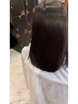 ニーゼロゼロナナ(2007) パツンと重めミディアム