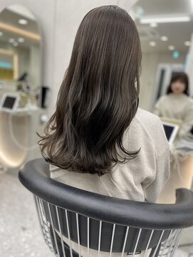 ロンドメリア 天神大名店(Lond Melia) ★斜めバングミディアムヘアグレージュカラーシルキーベージュ★