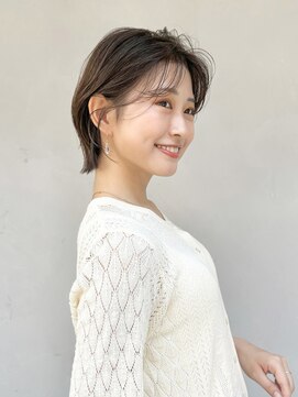 ヒトワ(hitowa) センターパート/かきあげバング/外ハネショート/こなれ感