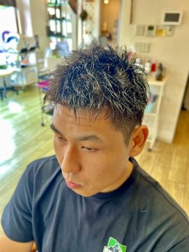 トコトコボーイ(TOCOTOCOBOY) 束感を活かしたボウズスタイル