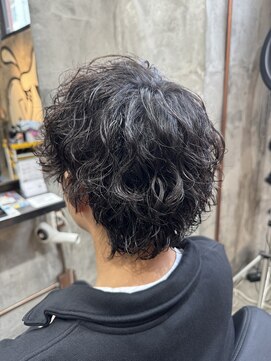 カーニー 上野(kearny) ツイストスパイラルパーマ縦落ちパーマメンズ波巻きパーマ