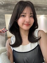 アイヴィー(IVY)&nbsp;透明感カラー グレージュ くびれミディアム【肥田亜沙美】