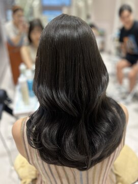 アフロート トウキョウ(AFLOAT TOKYO) 【高木美緒】オリーブグレージュで艶出しカラー