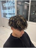 周りと差をつけるハイライトパーマ