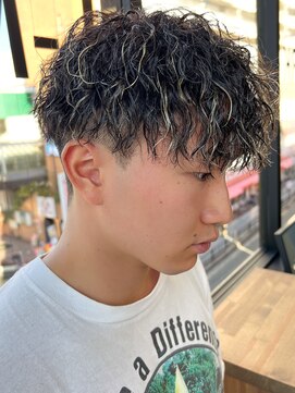 エルマーク 梅田(L-MARK) メッシュハイライトスパイラルパーマツイストパーマツーブロック