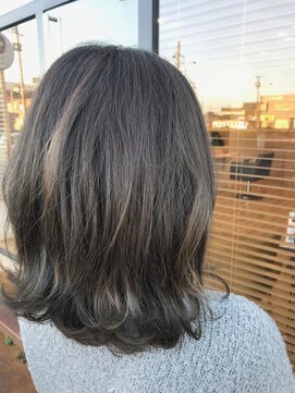メイヘア(May Hair) ハイライトのグレージュスタイル