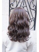 ティンク 天神(Tink)&nbsp;カーキアッシュ/セミロング/透明感/ブリーチなし