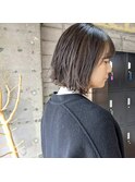 内巻き＆外ハネのミックス巻きで作るラフなボブスタイル