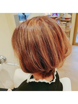 ランプヘアー(LAMP HAIR) 柔らか隠しレイヤースッキリ襟足丸みピンクオレンジタンバルモリ