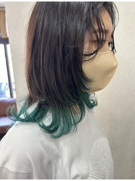 アグランテトラ 野田阪神店(a Gland tetra) 外ハネミディ 暗髪ブラウン+毛先カラー寒色系鮮やかグリーン