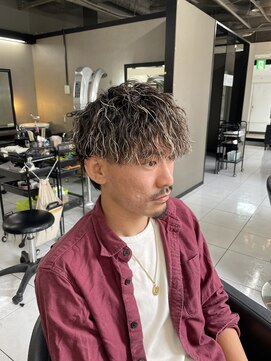 アイズ 海老名(AIZU) ツイストスパイラルパーマ　縦落ちツイスト　ホワイトメッシュ