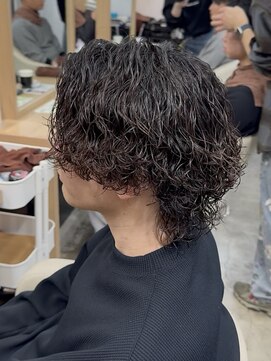 アイトーキョーリタ 渋谷(AI TOKYO Rita) サーフカール波巻きツイストスパイラルパーマバズカットシャギー