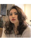 雰囲気あり気なカーリースタイル。