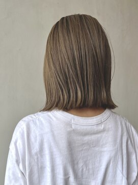 ニジュウサンド(23°) 切りっぱなしボブ