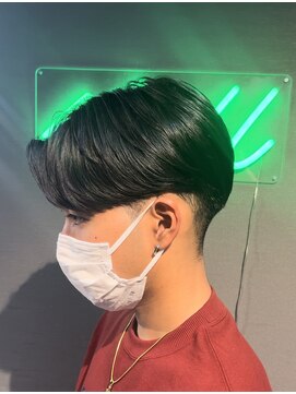 スキル(SKILL) センターパート/ニュアンスパーマ/メンズ縮毛矯正/パーマ落とし