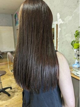 クラッチ(Clutch)の写真/【髪質改善アクアモイスチャートリートメント】ツヤ、まとまり、手触り、カラーも引き立つ透明感溢れる髪へ