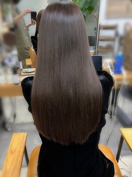 インビテーション(invitation) 大人かわいいショコラブラウン前髪カット顔周りカットおくれ毛