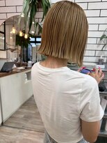 シフト(SHEEFT) 透明感パールベージュ×切りっぱなしタッセルカットボブ20代30代