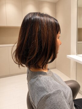 クラメール 黒崎コムシティ店(Kraemer) ハイライトで魅せる大人の抜け感ミディ